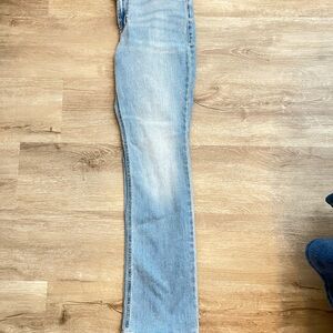 Old Navy Women's Straight Leg Jeans in Light Blue